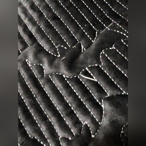 Cynthia Rowley Curious Bat Halloween Table Runner - Picture 9 of 11